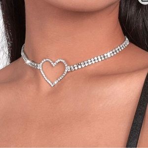 Necklace ( costume jewelry)